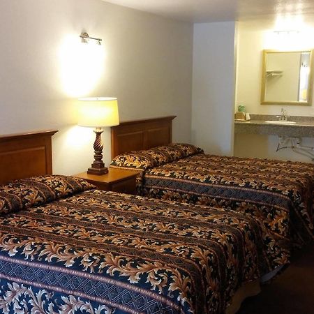 Country Regency Inn & Suites Manvel Exterior foto