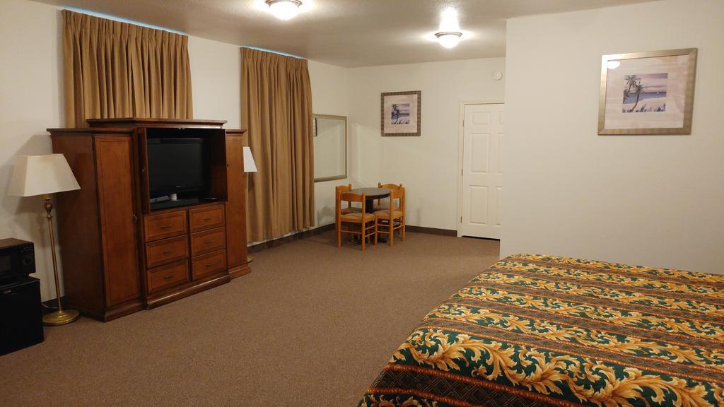 Country Regency Inn & Suites Manvel Exterior foto