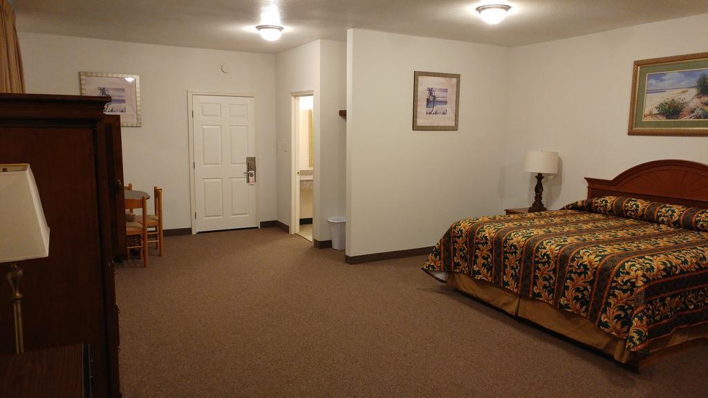 Country Regency Inn & Suites Manvel Exterior foto