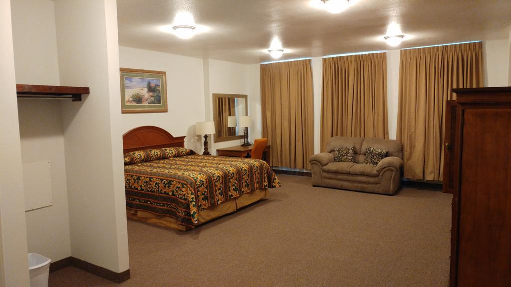 Country Regency Inn & Suites Manvel Exterior foto