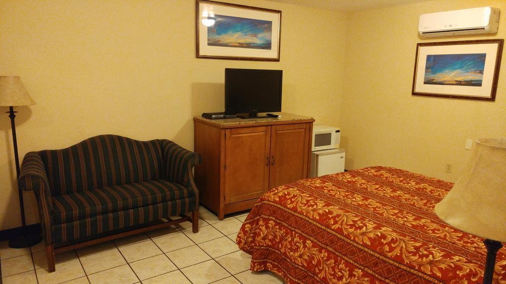 Country Regency Inn & Suites Manvel Exterior foto