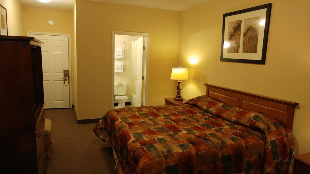 Country Regency Inn & Suites Manvel Exterior foto