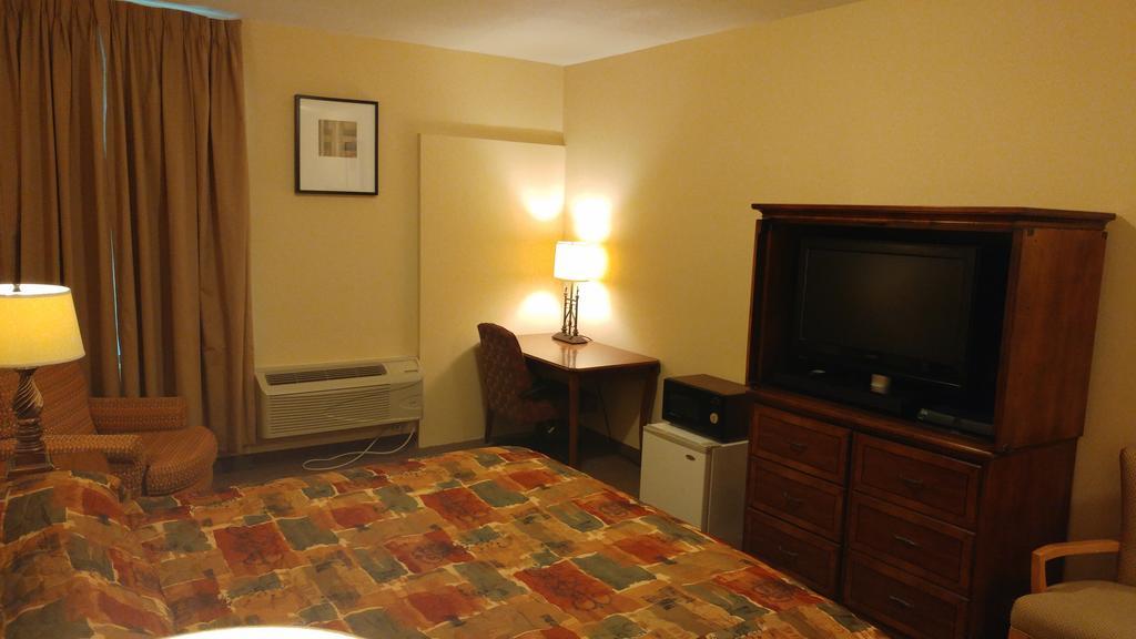 Country Regency Inn & Suites Manvel Exterior foto