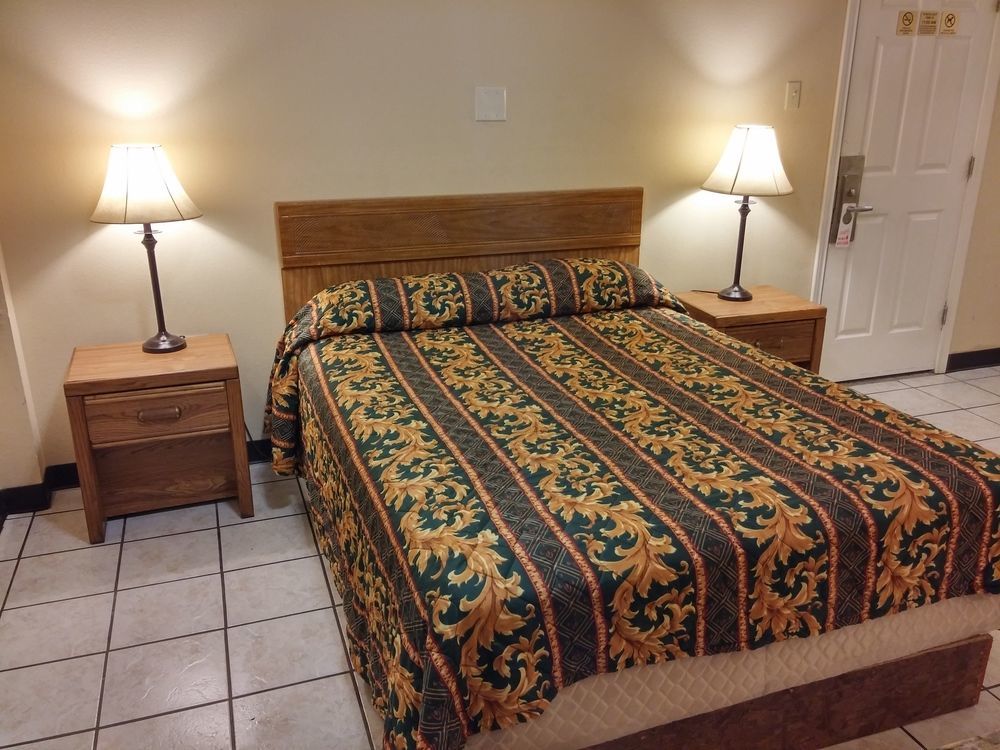 Country Regency Inn & Suites Manvel Exterior foto