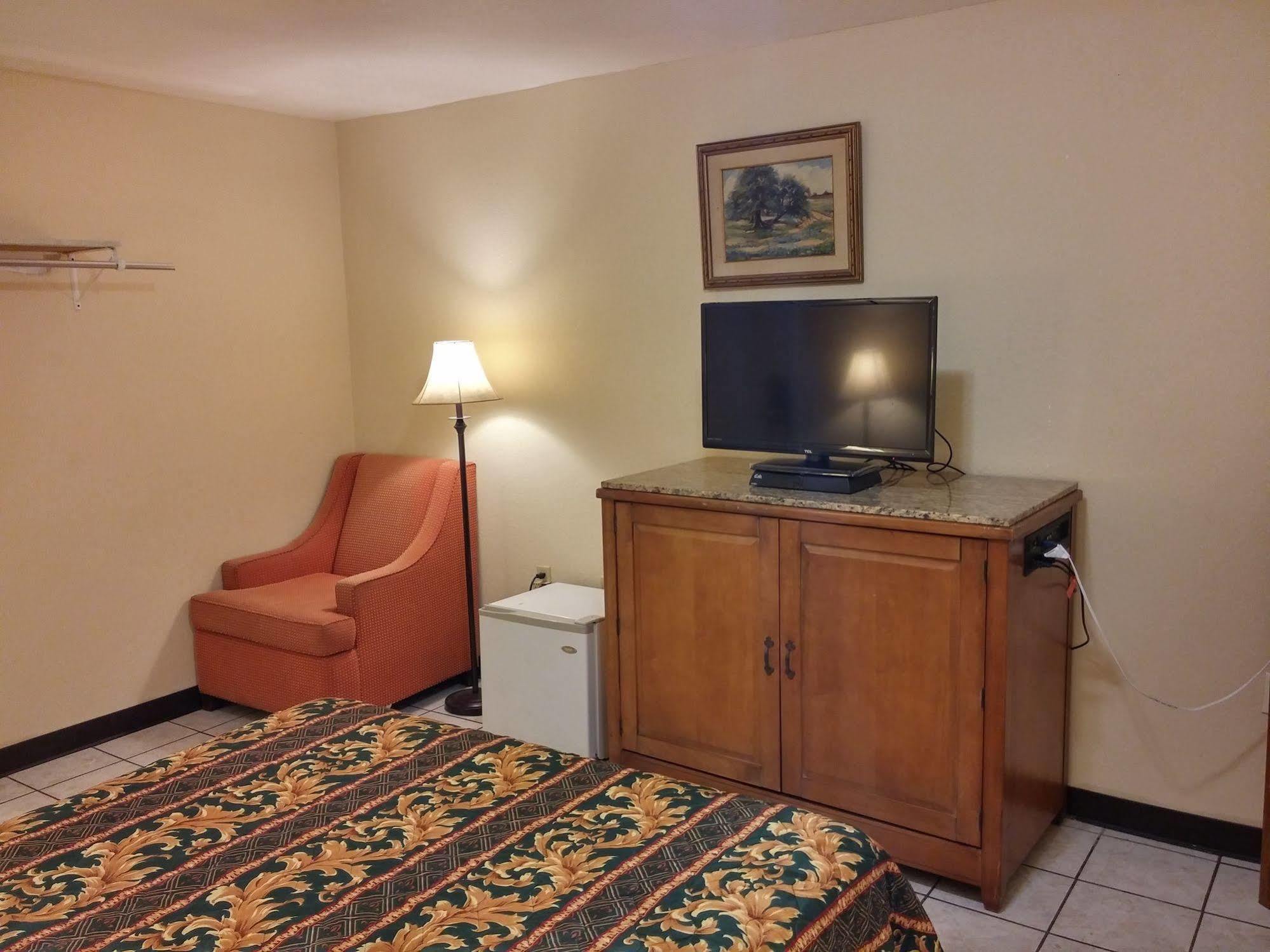 Country Regency Inn & Suites Manvel Exterior foto