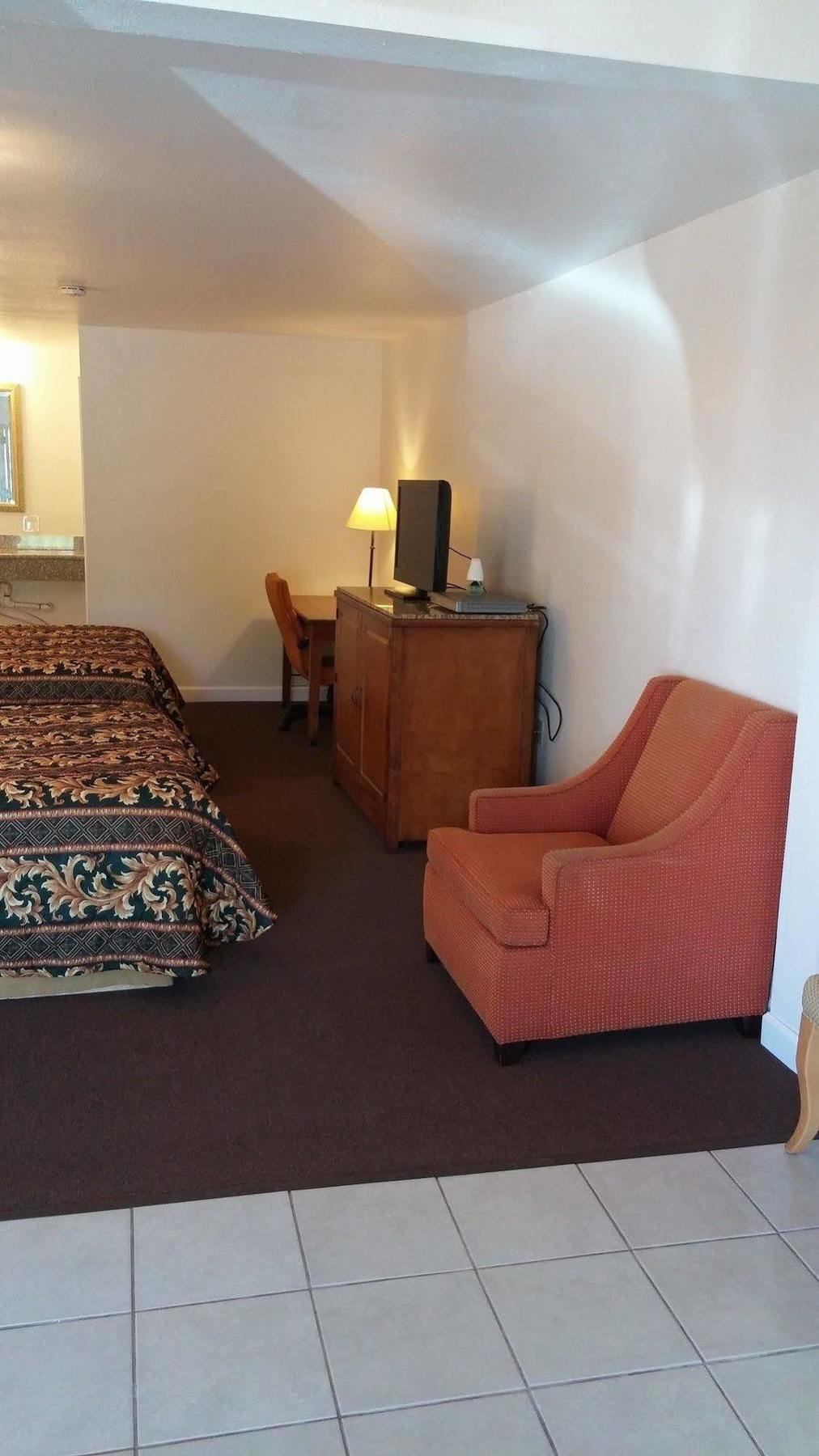 Country Regency Inn & Suites Manvel Exterior foto