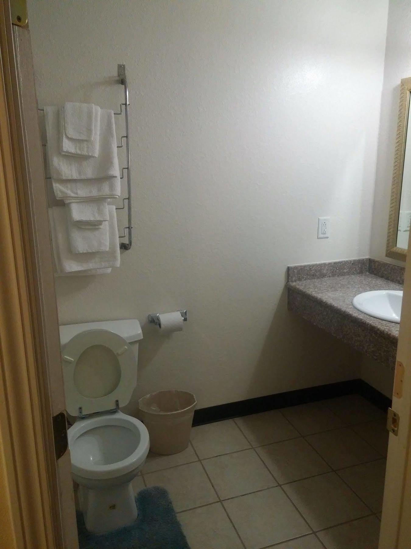 Country Regency Inn & Suites Manvel Exterior foto