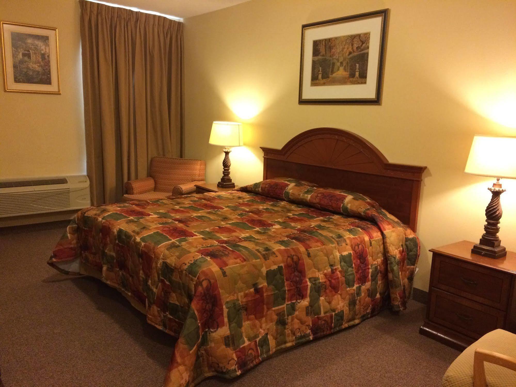 Country Regency Inn & Suites Manvel Exterior foto