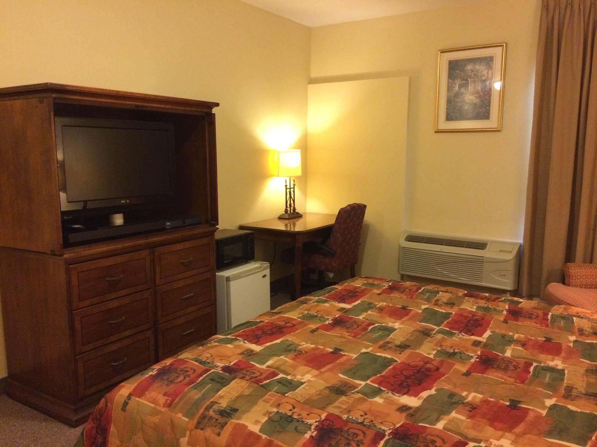 Country Regency Inn & Suites Manvel Exterior foto