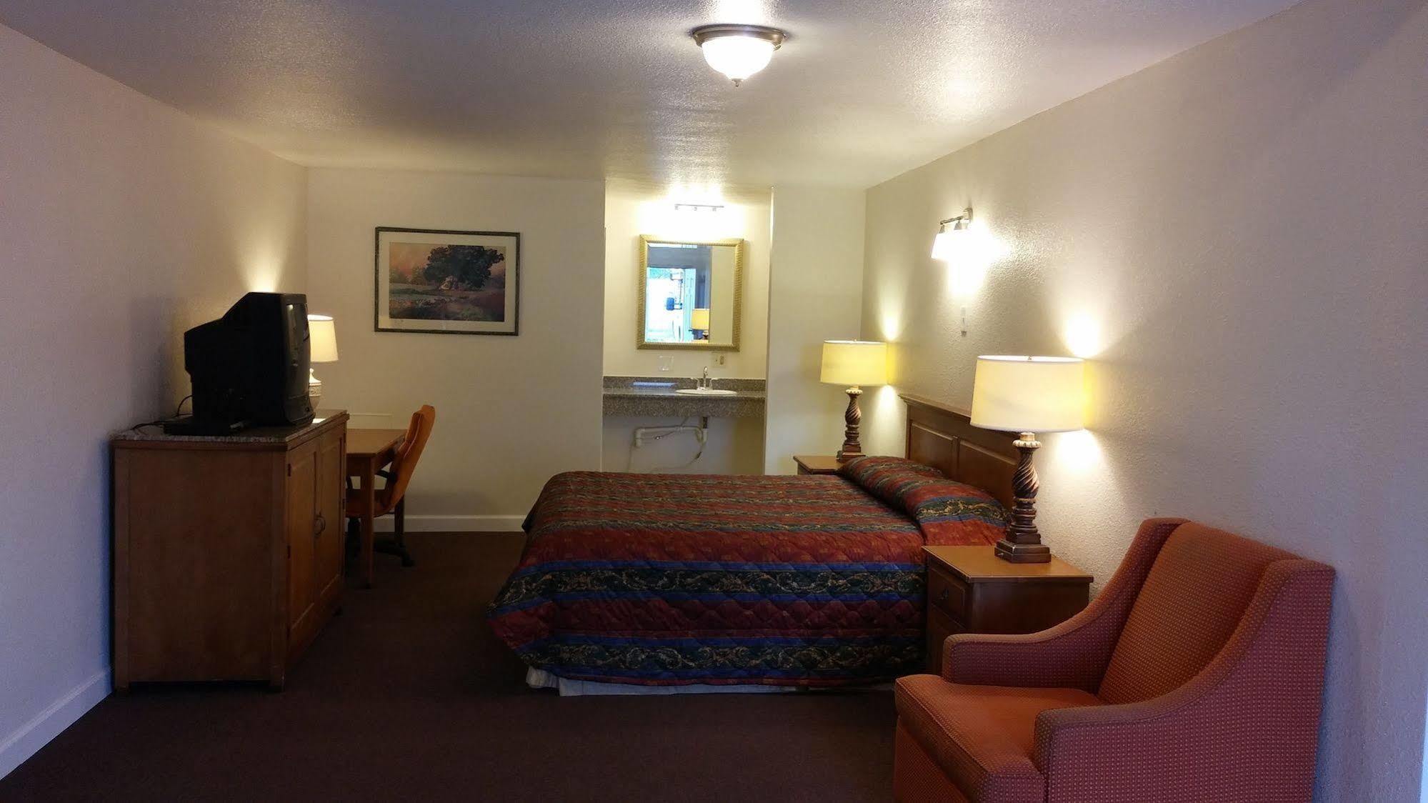 Country Regency Inn & Suites Manvel Exterior foto