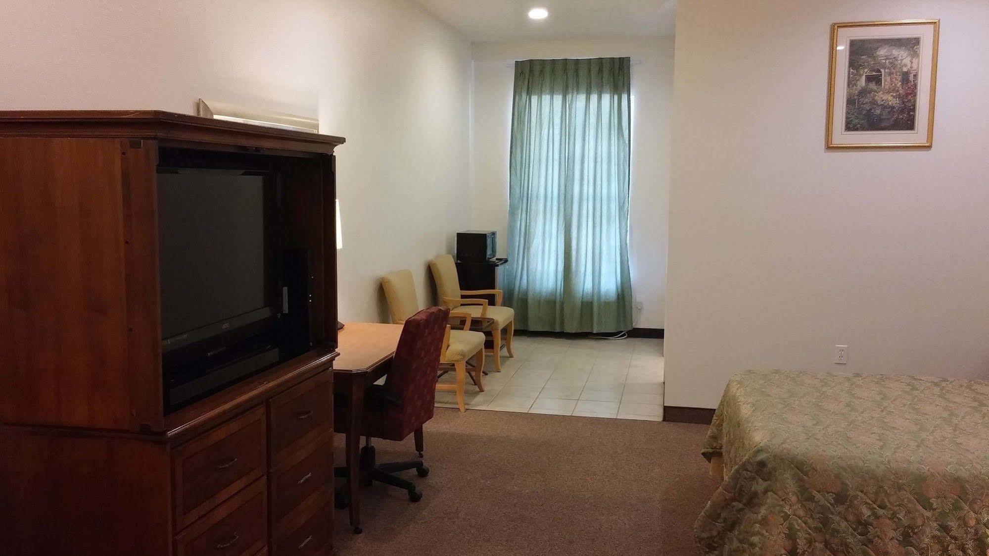 Country Regency Inn & Suites Manvel Exterior foto