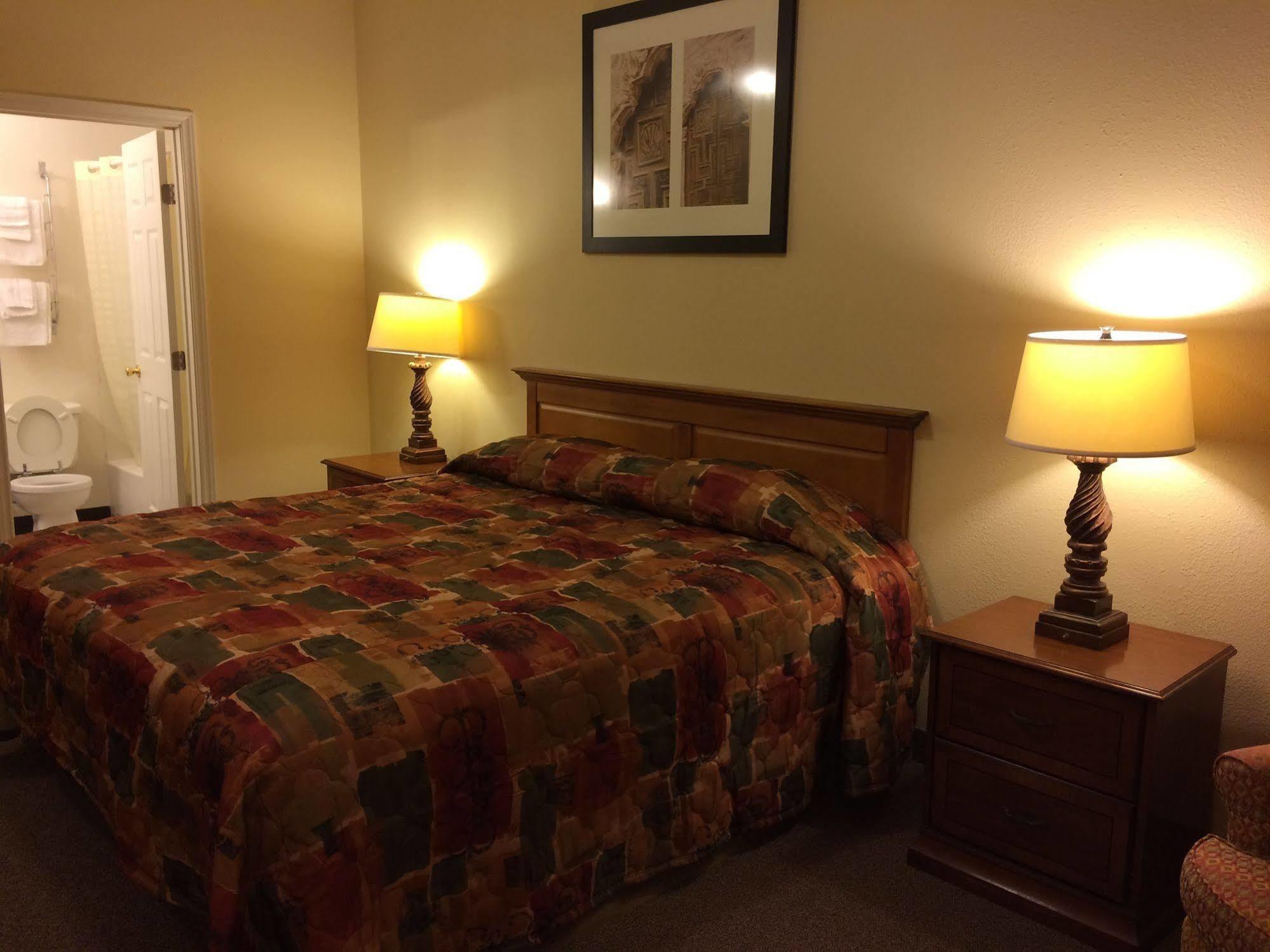 Country Regency Inn & Suites Manvel Exterior foto