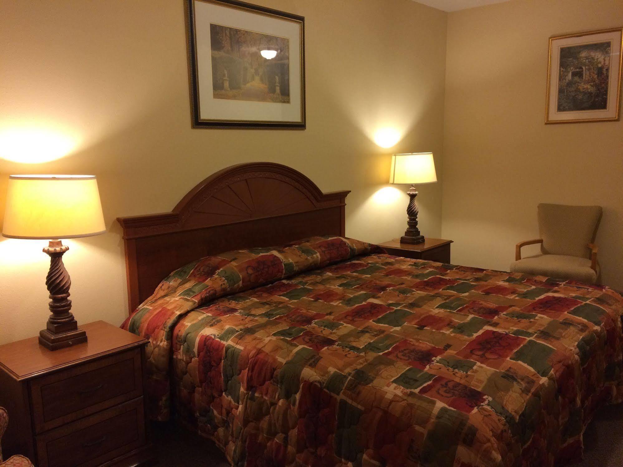 Country Regency Inn & Suites Manvel Exterior foto